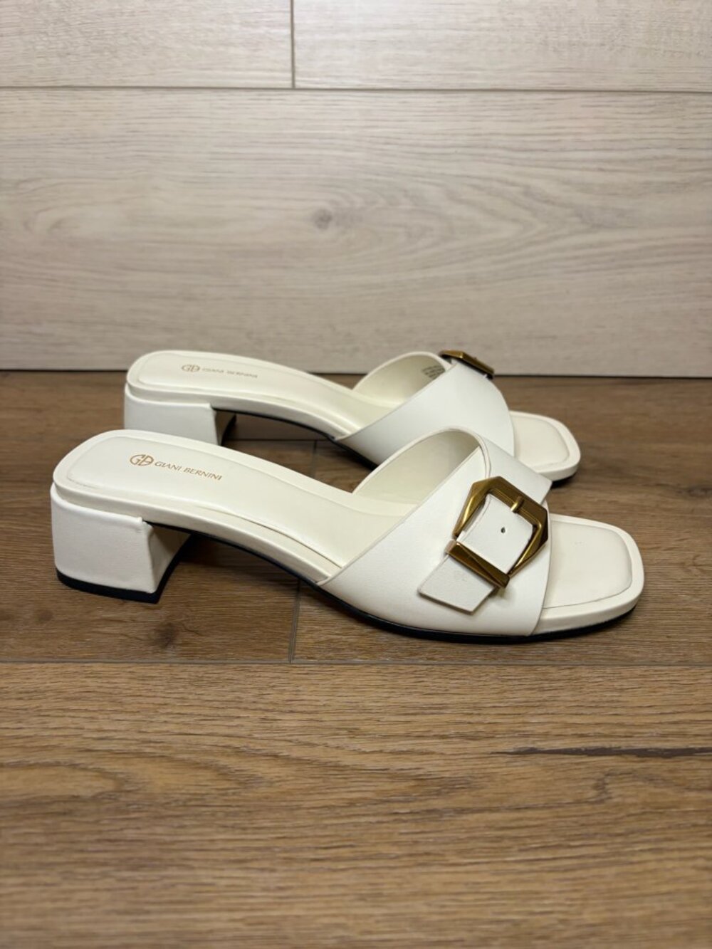 Giani Bernini Kamillal Sandals Heel White Size 7M NWT